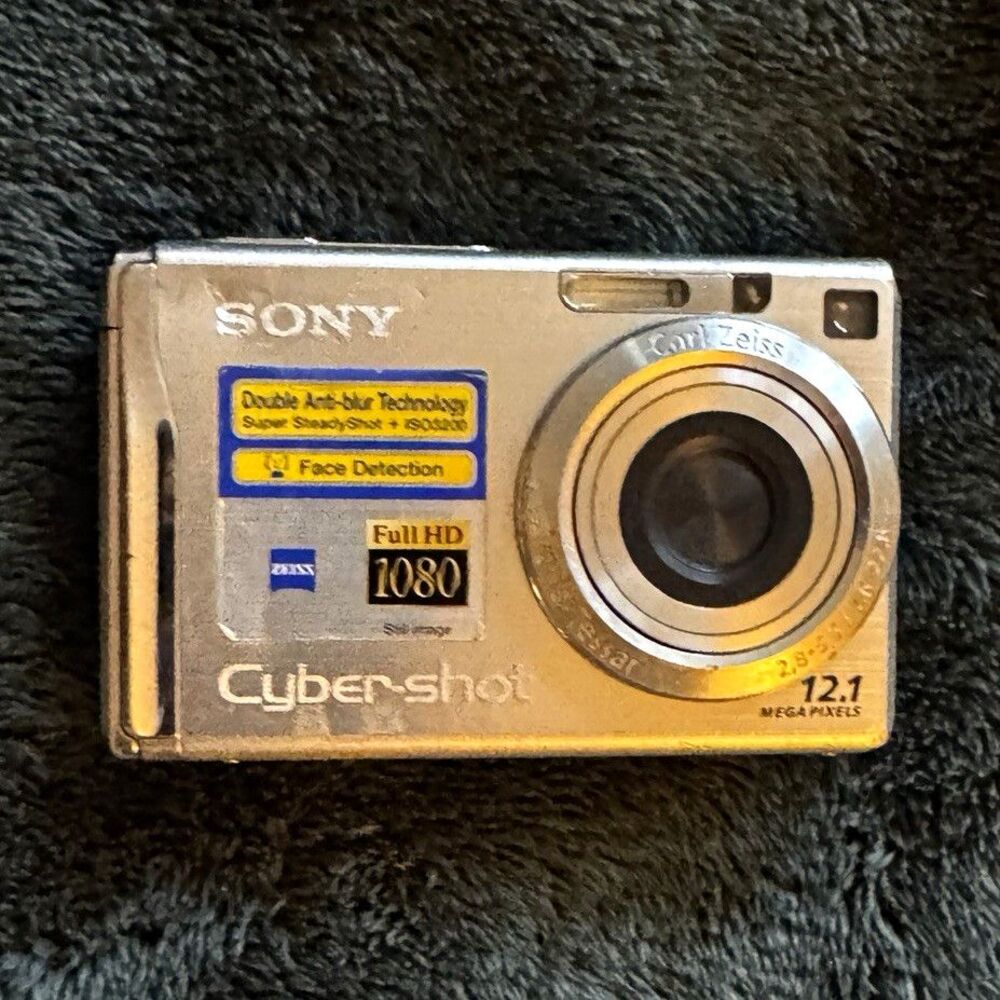 Sony Cyber-shot DSC-W200 12.1MP Silver Compact 3x Zoom 2.5" Full HD